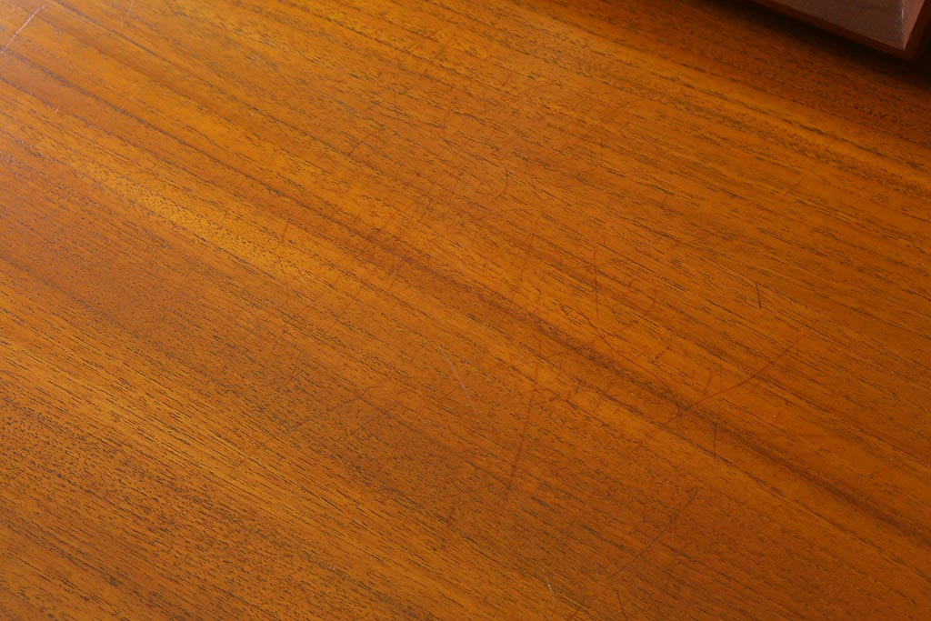 ビンテージ家具　イギリスヴィンテージ　G-PLAN(ジープラン)　チーク材の美しい木味が魅力的なドレッサー(ドレッシングテーブル、化粧台)(R-039532)