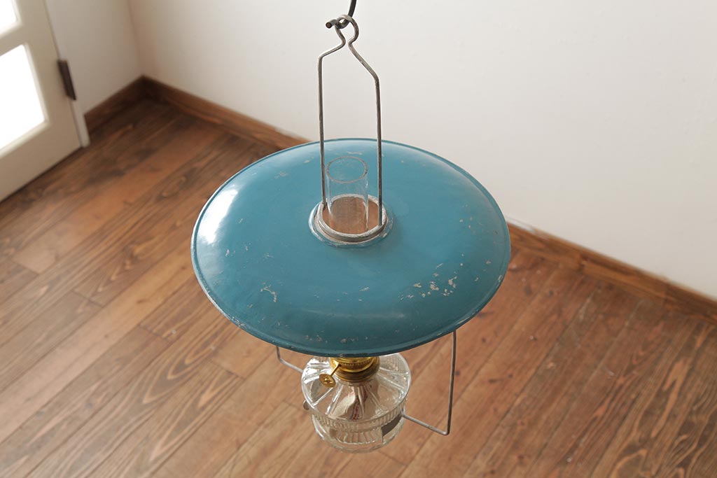 ヴィンテージ雑貨　アメリカビンテージ　未使用品　デッドストック　青色のアルミシェードがかわいらしいオイルランプ(吊り下げランプ)(R-039563)