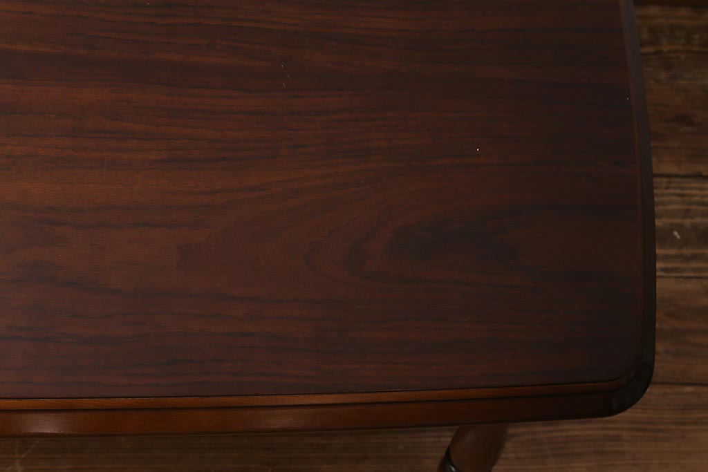 中古　カリモク家具(karimoku)　コロニアルシリーズ　クラシカルな佇まいが魅力のセンターテーブル(リビングテーブル)(R-039723)