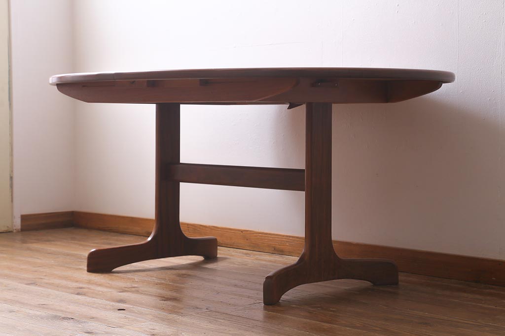ヴィンテージ家具　G-PLAN(ジープラン) 北欧家具　チーク材　お部屋に優しい印象を添えるオーバル型のエクステンションテーブル(ダイニングテーブル、ビンテージ)(R-039742)