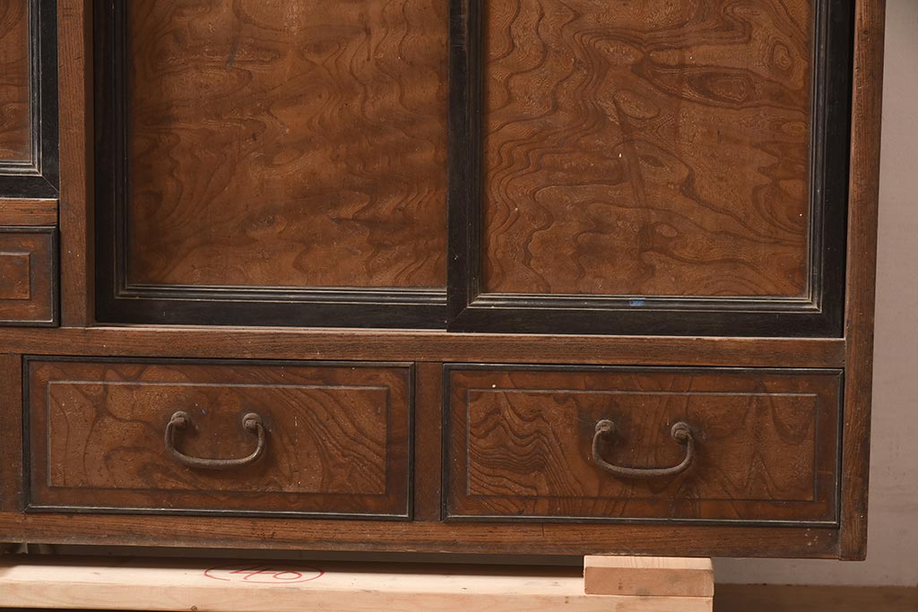 アンティーク家具　工芸家具　三方ケヤキ材　美しい玉杢が堪能できる上手物の茶棚(収納棚、戸棚)(R-039880)