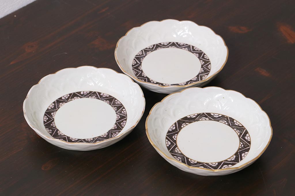 アンティーク雑貨　江戸明治期　白磁陽刻なます皿3枚セット(中皿、和食器)(R-040065)