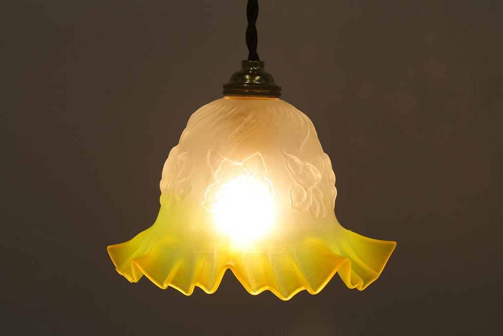 ビンテージ照明　フランスヴィンテージ　イエローカラーがアクセントの可憐なペンダントライト(天井照明、シェード、吊り下げ照明)(R-040177)