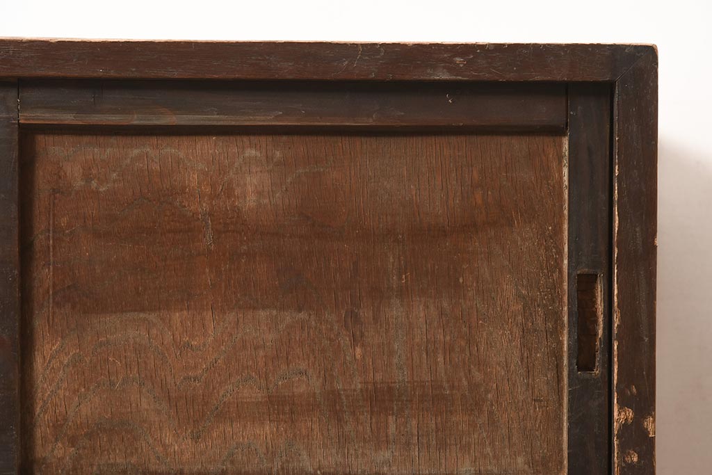 レトロ家具　引き出し付き　木製引き戸のシンプルな収納棚(戸棚、キャビネット)(R-040306)