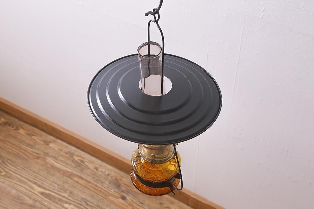 ヴィンテージ雑貨　アメリカビンテージ　未使用品　デッドストック　黒色のアルミシェードが格好いいオイルランプ(吊り下げランプ)(R-040420)