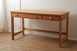 中古　ヒノキ材　ナチュラルインテリアにぴったりな温もりあふれるテーブル(机、在宅ワーク、在宅用ワークデスク)(R-040427)