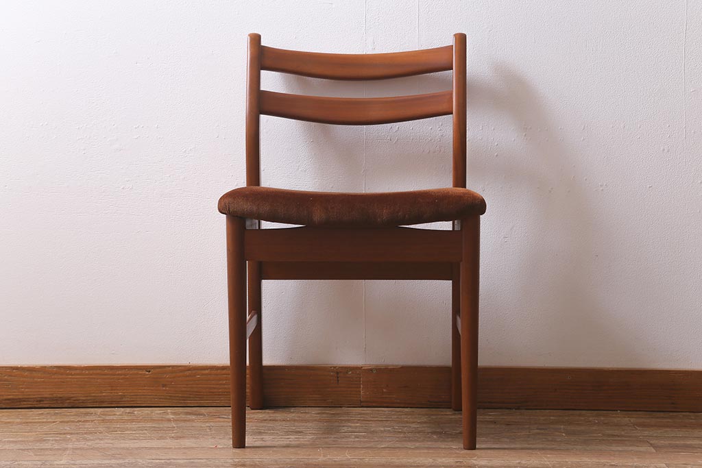 ヴィンテージ家具　北欧ビンテージ　チーク材　レトロで温かな雰囲気漂うダイニングチェア(椅子、ワークチェア)(R-040647)