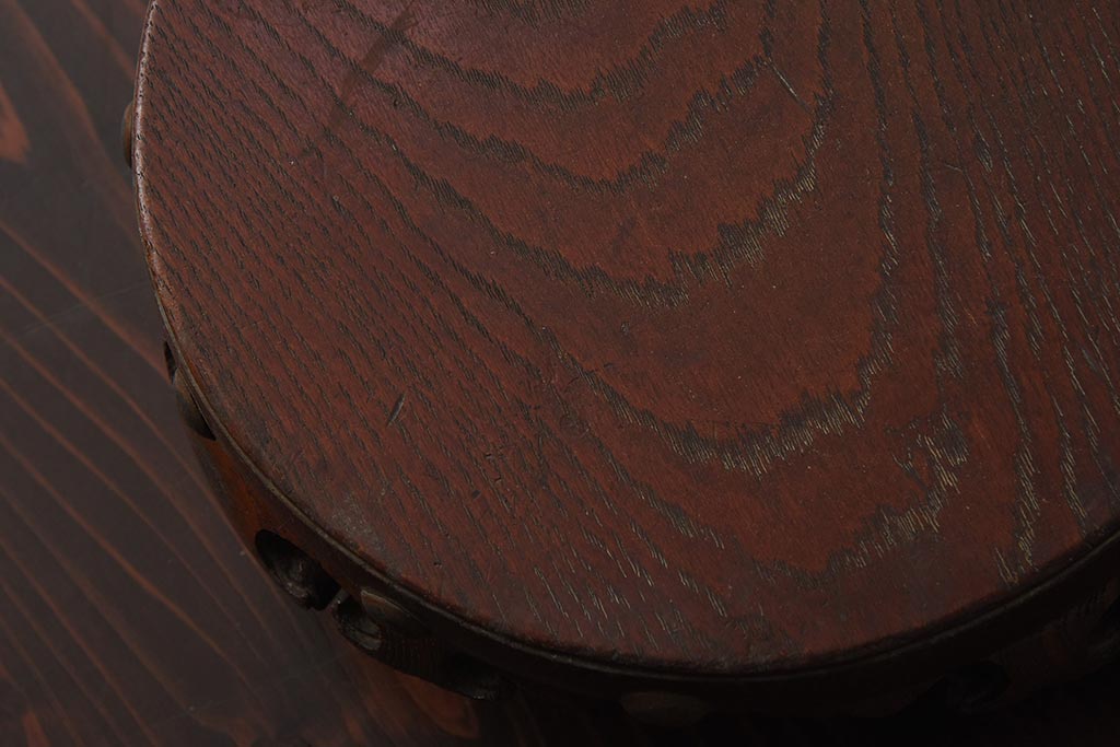 アンティーク雑貨　上手物　総ケヤキ材　彫刻が目を引く丸型の花台(飾り台、盆栽卓)(R-040675)