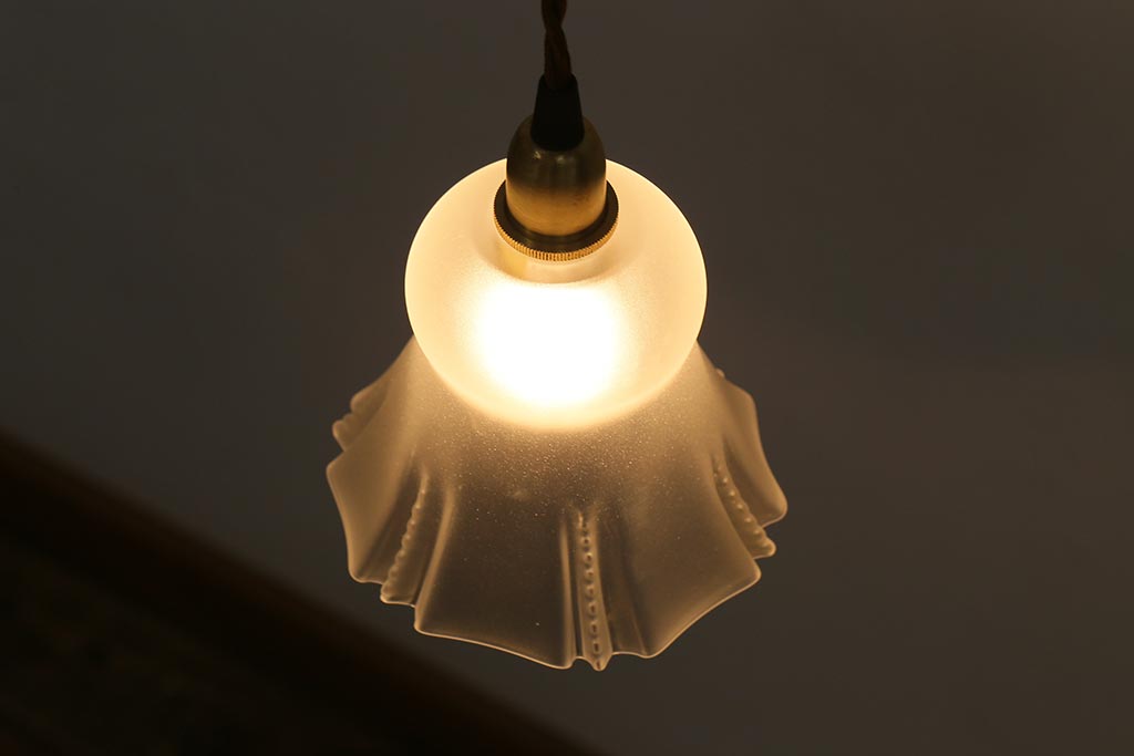 ヴィンテージ照明　イギリスビンテージ　フロストガラス　小振りで可愛いペンダントライト(シェード、天井照明)(R-040812)