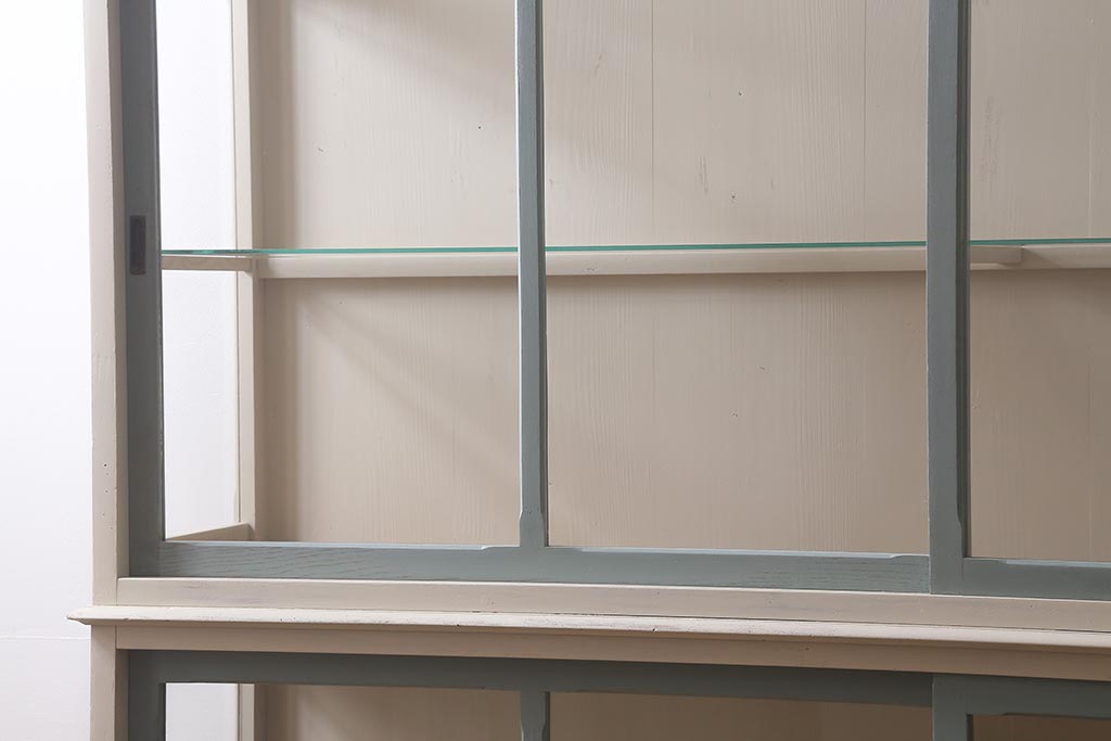 ペイント家具　大正昭和初期　三方ガラス　天板リメイク　フレンチスタイルにおすすめなガラスケース(ショーケース、陳列棚、飾り棚)(R-040936)