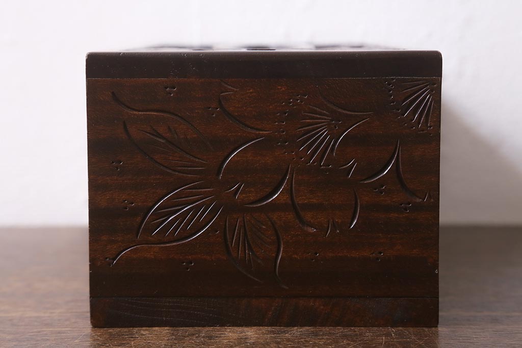 中古　伝統工芸　軽井沢彫り 優美な桜の意匠が目を引くティッシュボックス(ティッシュケース)(R-041058)