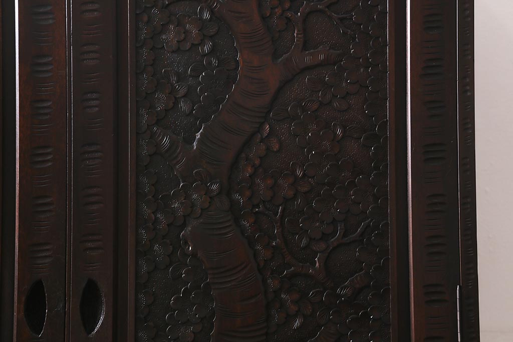 中古　美品　伝統工芸　軽井沢彫り　繊細な桜の図が見事なワードローブ(洋服タンス、チェスト)(R-041071)