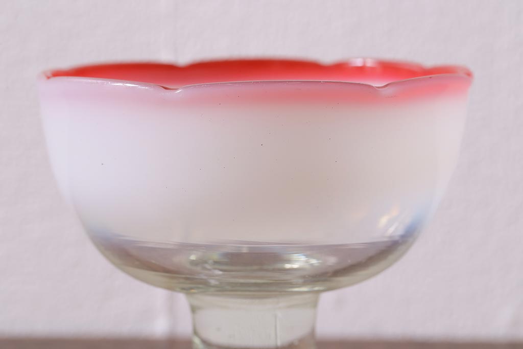 アンティーク雑貨　レトロ　大正期　赤縁乳白暈し　氷コップ(吹ガラス、コンポート)(R-041125)