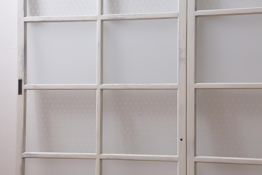 アンティーク建具　和製アンティーク　当店オリジナルガラス　麻の葉・すりガラス　シャビーなペイントが魅力的なガラス戸2枚セット(引き戸、建具)(R-041270)