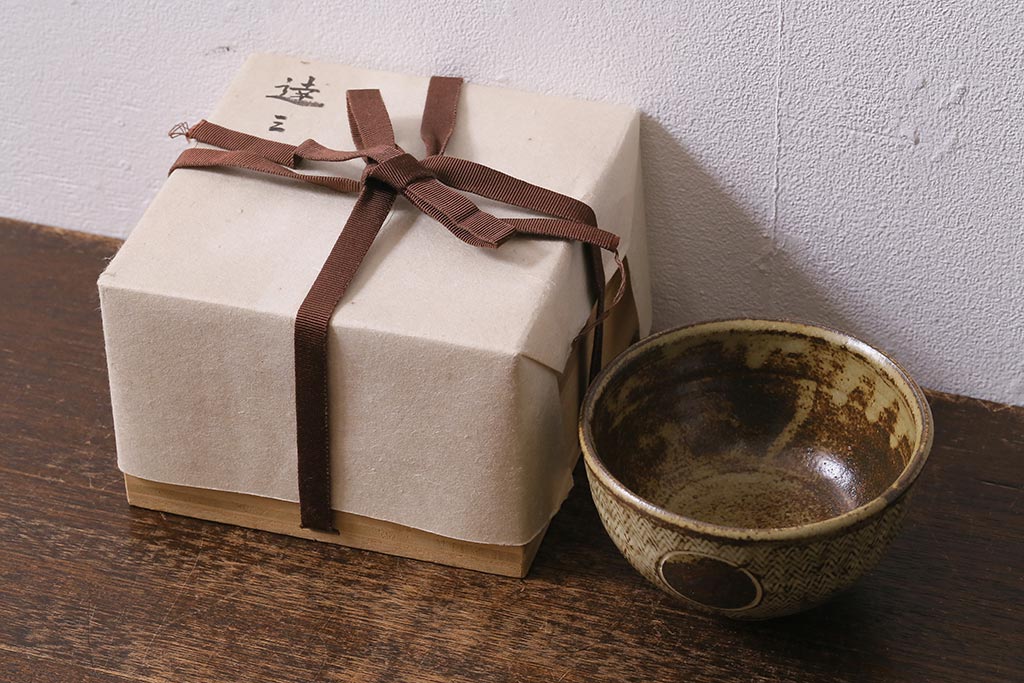 益子焼　人間国宝　島岡達三作　地釉象嵌縄文茶碗(和食器)(R-041295)