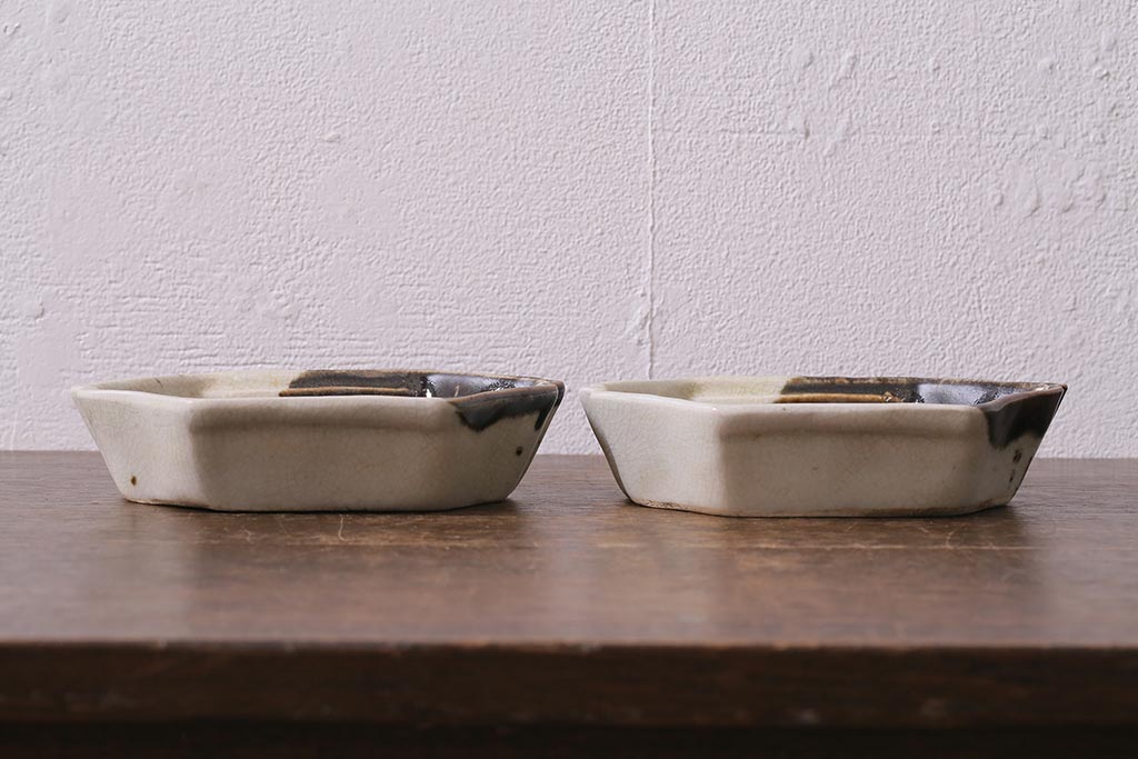 アンティーク雑貨　江戸明治期　時代物　古い美濃焼　大極図　変形皿2枚セット(和食器)(R-041305)
