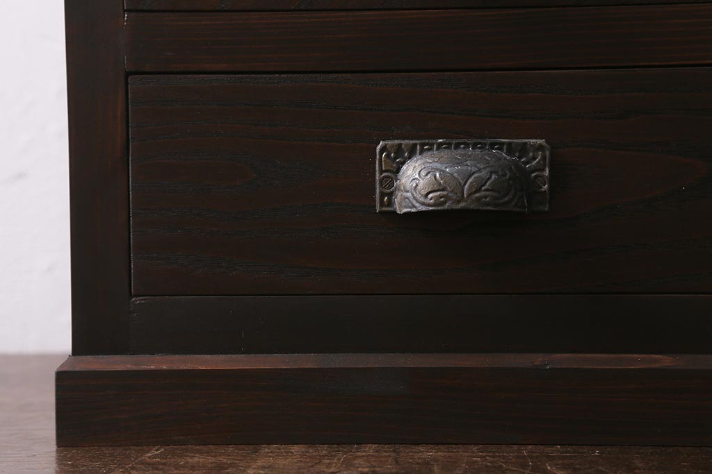 ラフジュ工房オリジナル　古金具リメイク　前板栗材　ヒノキ材　シックな引手の小引き出し(小物収納)(R-041360)