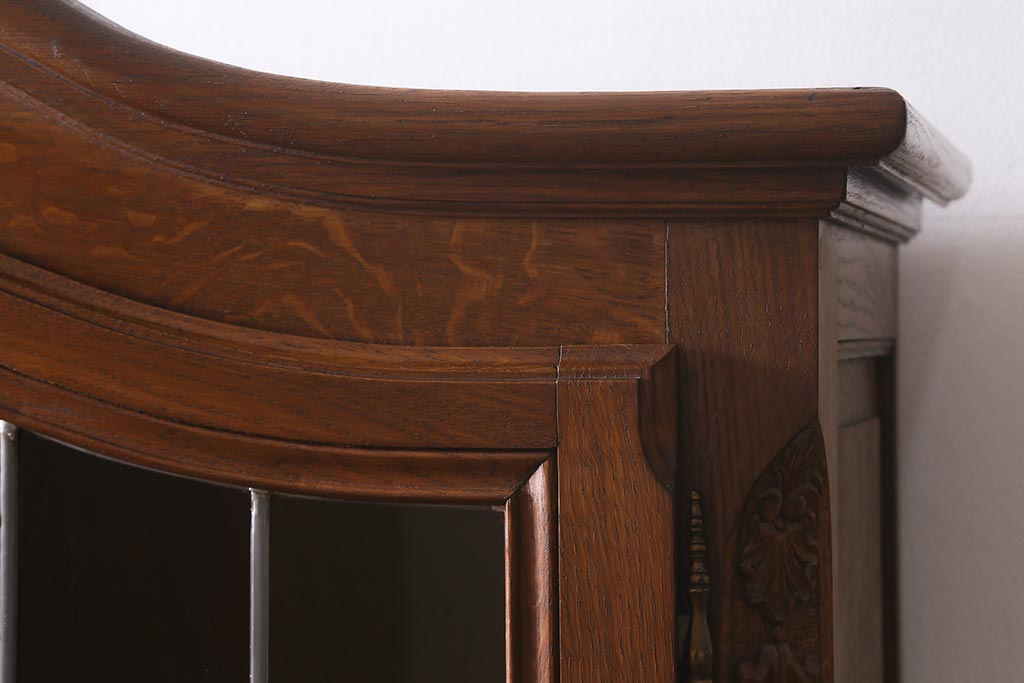 アンティーク家具　フランスアンティーク　オーク材　優雅な雰囲気漂うステンドグラスのキャビネット(飾り棚、収納棚、食器棚)(R-041372)