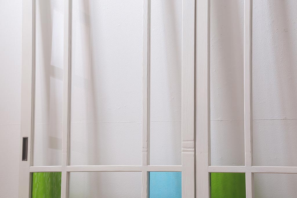ビンテージ建具　ペイント　ブルーとグリーンの色ガラスが爽やかな印象のガラス戸4枚セット(引き戸、建具)(R-041440)