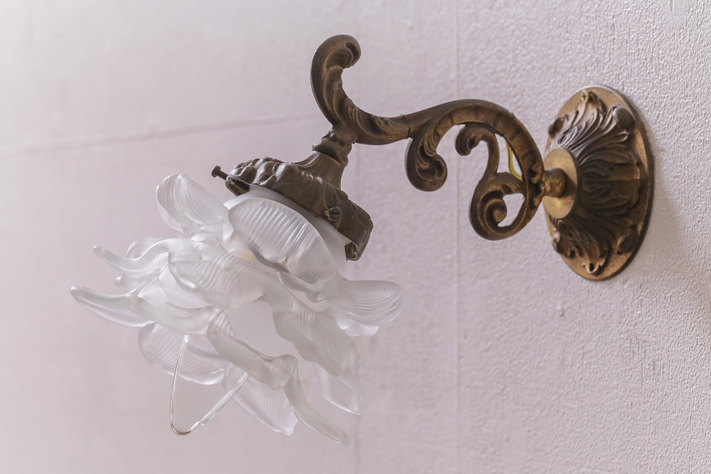 ヴィンテージ照明　フランスビンテージ　青銅　花型シェードのウォールランプ(壁付け照明、壁掛け照明)(R-041551)