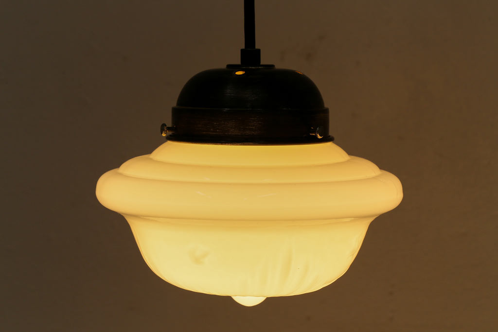 アンティーク照明　エンボスがおしゃれなペンダントライト(吊り下げ照明、天井照明)(R-041554)