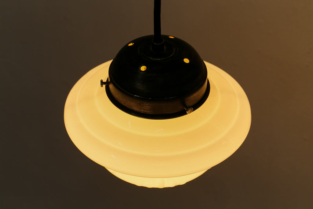 アンティーク照明　エンボスがおしゃれなペンダントライト(吊り下げ照明、天井照明)(R-041554)