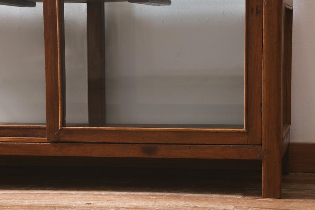 ヴィンテージ家具　ジャンクな風合いがおしゃれなガラスケース(ショーケース、陳列棚、飾り棚、ビンテージ)(R-041588)