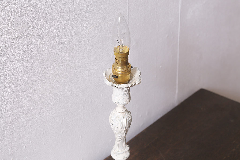 ヴィンテージ照明　フランスビンテージ　エレガントな彫りとフォルムが美しいテーブルランプ(卓上照明、卓上ランプ、スタンドライト)(R-041756)