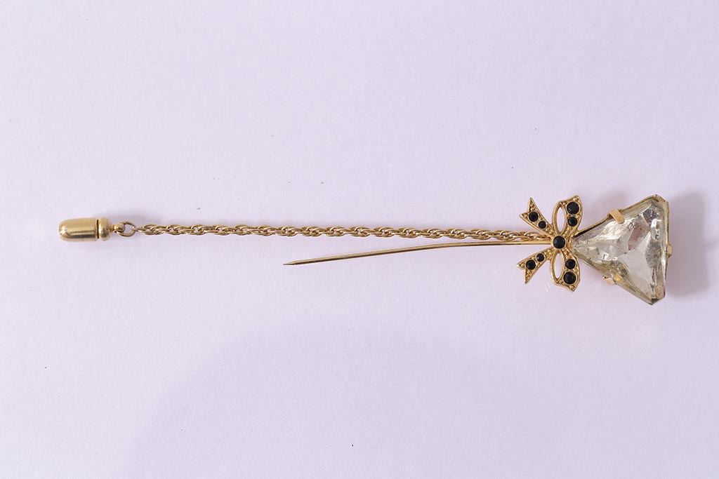 ヴィンテージ雑貨　昭和期　リボンが可愛らしいブローチ(アクセサリー、ビンテージ)(R-041770)