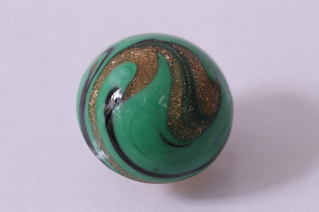 ヴィンテージ　レトロ　マーブル模様がお洒落な半円型のイヤリング(アクセサリー、ビンテージ)(R-041792)