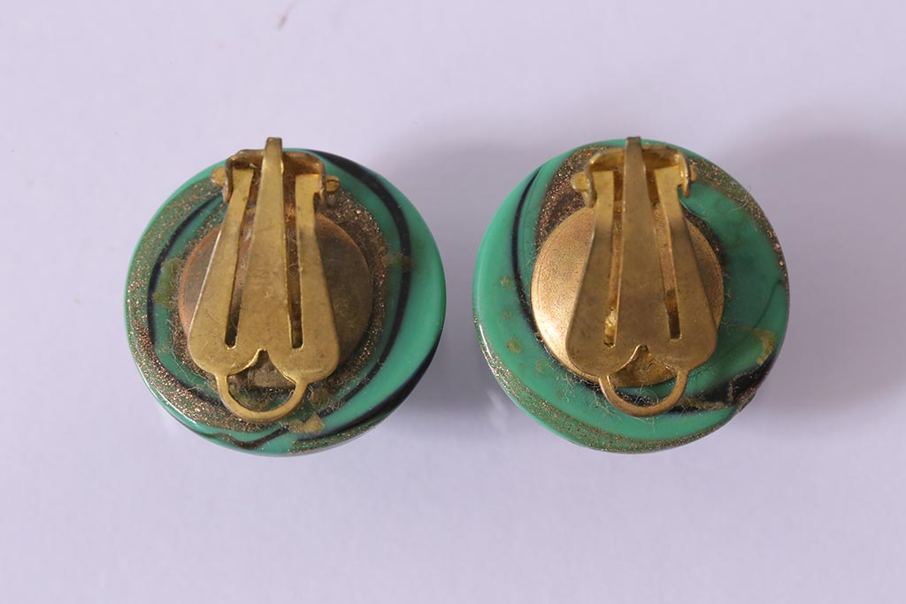 ヴィンテージ　レトロ　マーブル模様がお洒落な半円型のイヤリング(アクセサリー、ビンテージ)(R-041792)