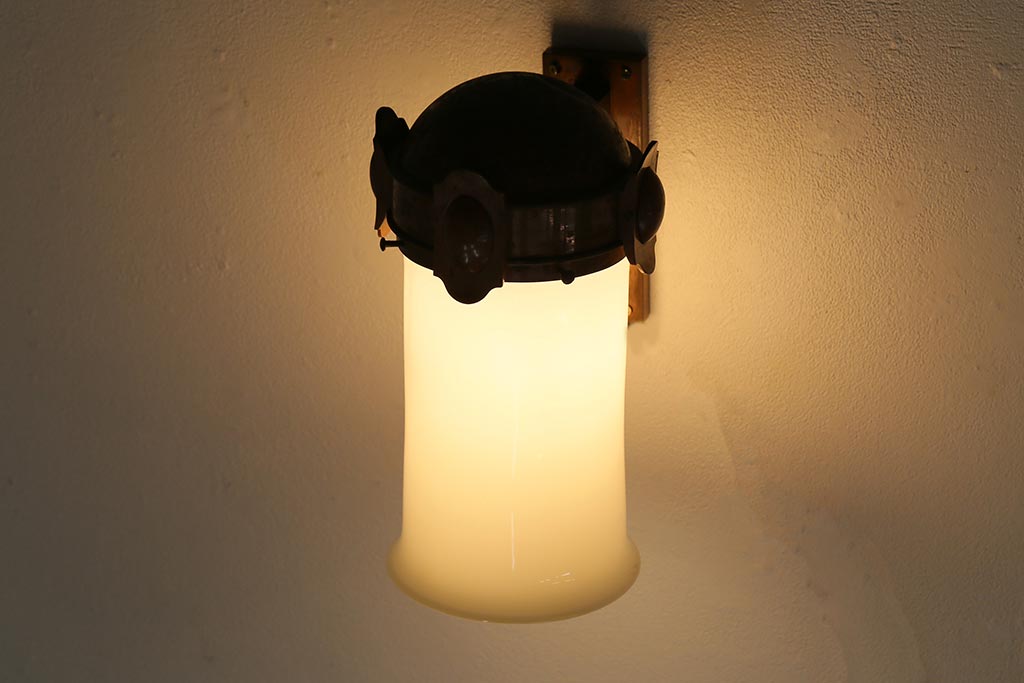 アンティーク照明　日本製　上手物!　大正期　銅製　珍しいデザインが目を引く壁掛け照明(シェード、ウォールライト、ブラケットライト)(R-041944)