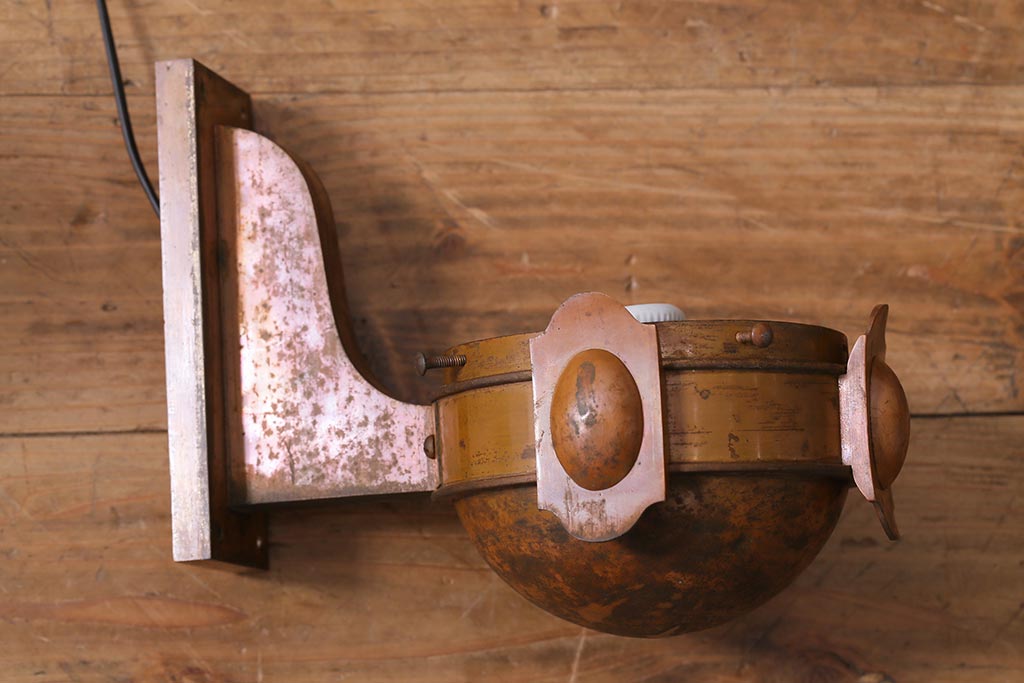 アンティーク照明　日本製　上手物!　大正期　銅製　珍しいデザインが目を引く壁掛け照明(シェード、ウォールライト、ブラケットライト)(R-041944)