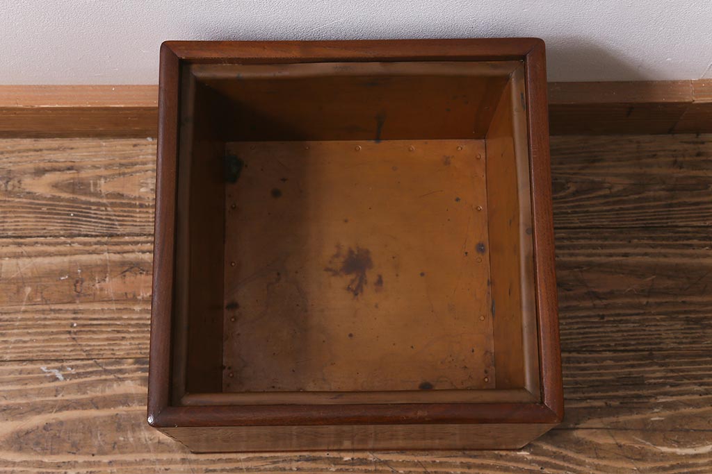 アンティーク雑貨　昭和中期　タモ玉杢材　品の良い落ち着いた佇まいが魅力の角火鉢(木製火鉢)(R-042065)