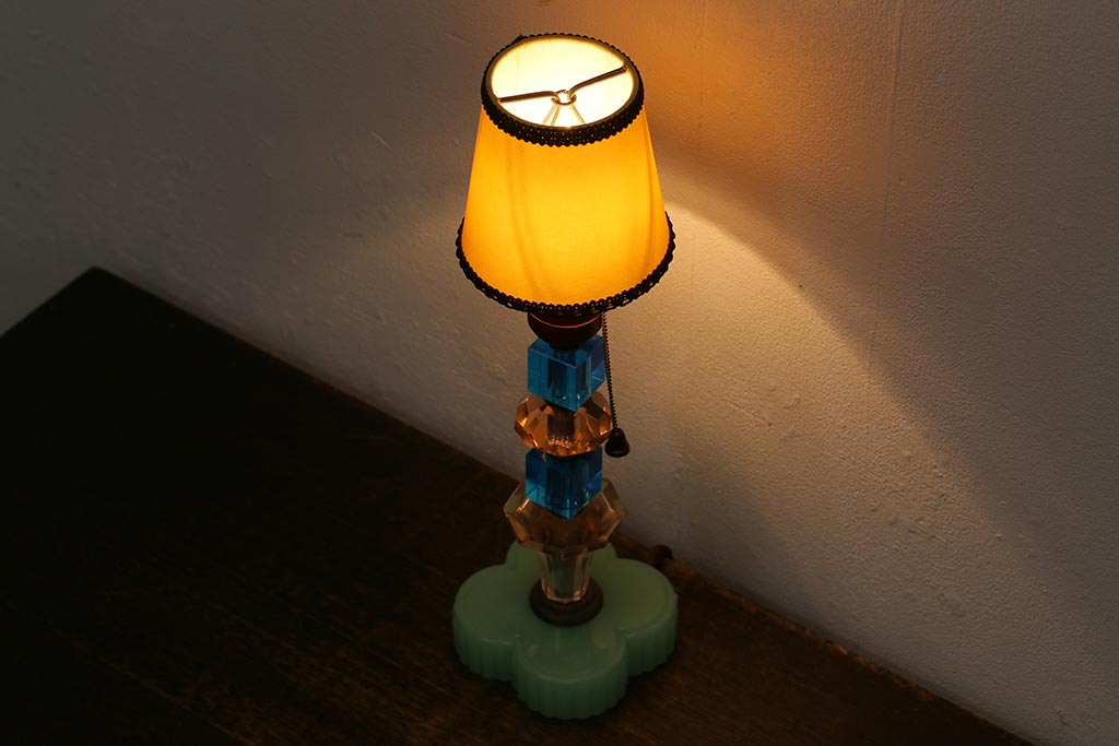 アンティーク照明　ガラスボディがおしゃれなテーブルランプ(卓上ランプ、スタンドライト)(R-042098)