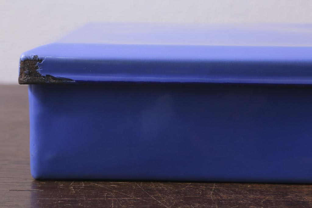 アンティーク雑貨　月兎印　蓋付き　ホーロー　カラーがお洒落な琺瑯の箱2個セット(バット、ボックス、保存容器、トレイ)(R-042115)