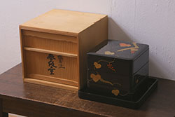 アンティーク雑貨　外箱付き　葡萄文　輪島塗の蒔絵木製三段重(漆器重箱)(R-042181)