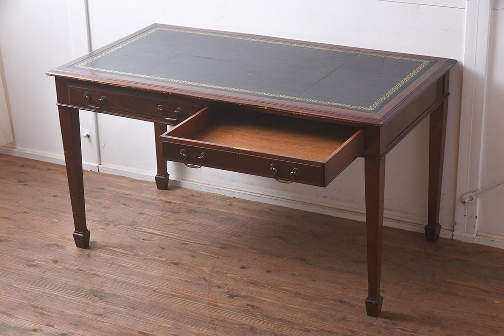 イギリスアンティーク　高級感漂うレザートップテーブル(デスク、在宅ワーク、在宅用ダイニングテーブル)(R-042204)
