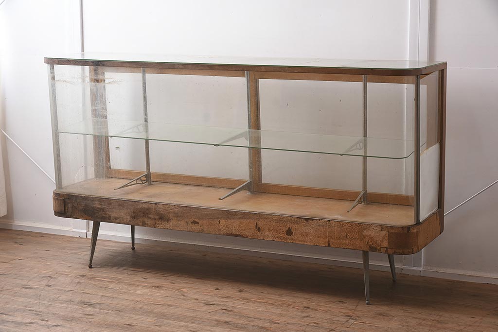 レトロ家具 脚付き ディスプレイが見やすいRガラスの木製ガラスケース