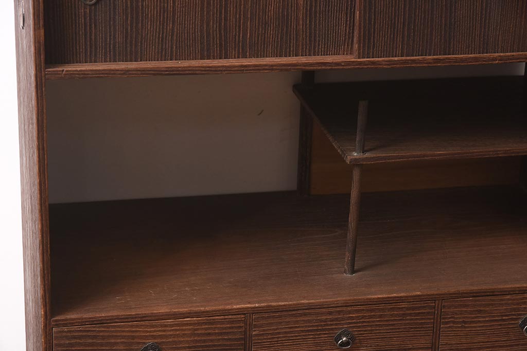 アンティーク家具　指物家具　工芸家具　総桐材　桑材の取っ手が施された上手物の茶棚(戸棚)(R-042283)