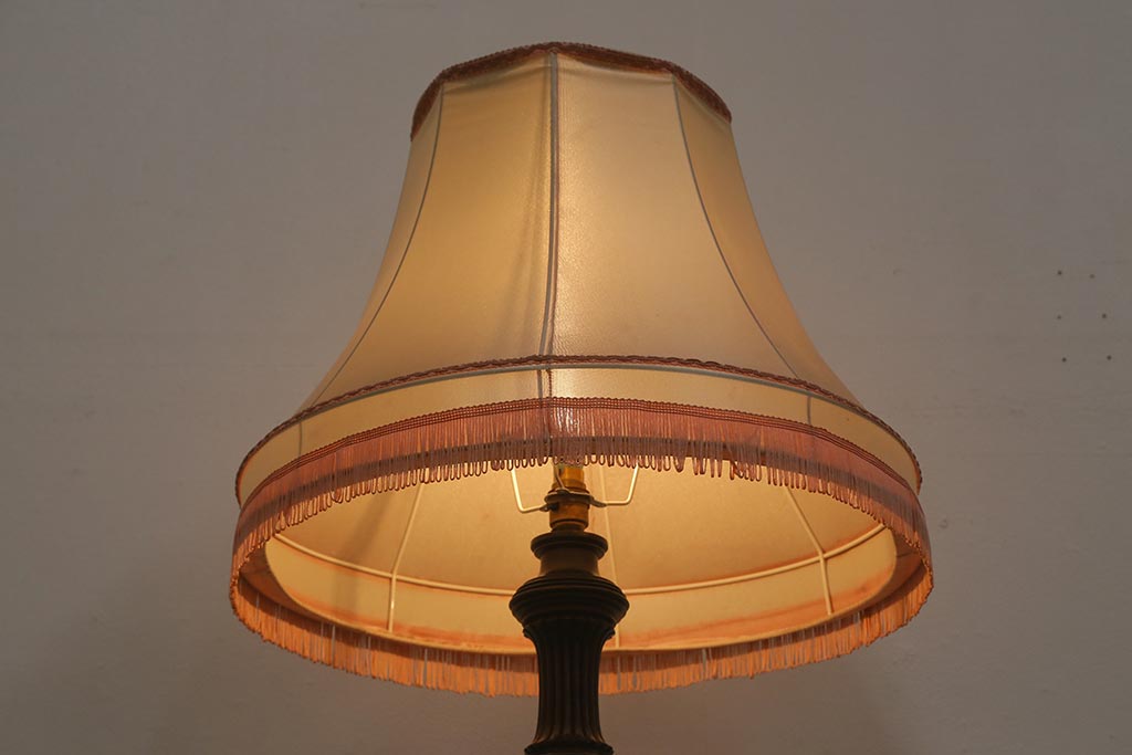 アンティーク照明　イギリスアンティーク　マホガニー材　上品な佇まいが魅力的なフロアスタンド(照明)(R-042303)