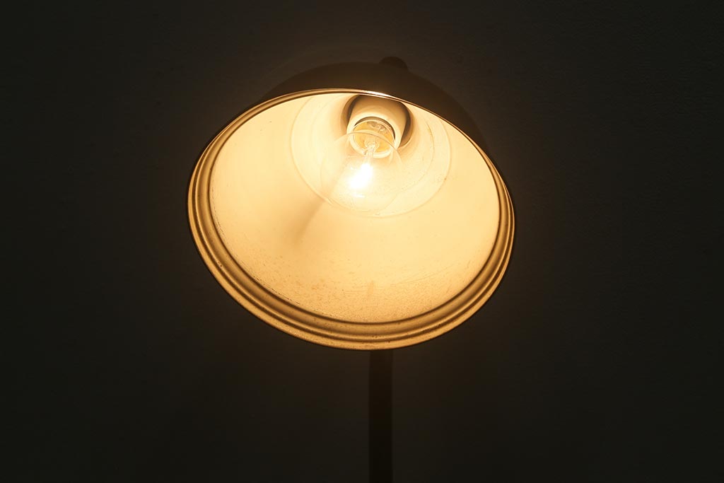 ヴィンテージ照明　イギリスビンテージ　アイアン　インダストリアルな雰囲気がお洒落なフロアスタンド(照明)(R-042304)