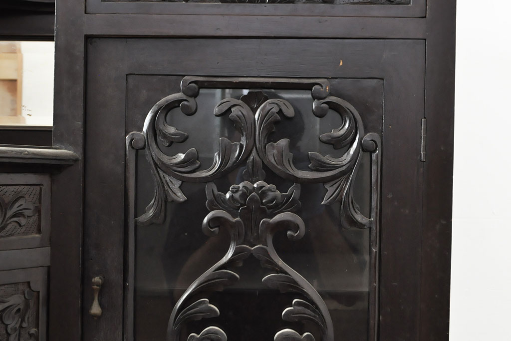 イギリスアンティーク　豪華で美しい装飾が目を引くパーラーキャビネット(飾り棚、戸棚、ミラー、鏡)(R-042341)