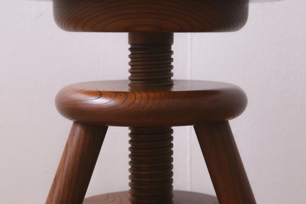 ヴィンテージ家具　総ケヤキ材　上質な造りが魅力のスクリュースツール(木製チェア、丸椅子、回転イス、ビンテージ)(R-042517)