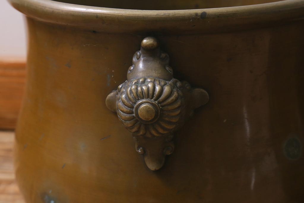 アンティーク雑貨　取っ手がおしゃれな真鍮火鉢一対(手あぶり、金属火鉢)(R-042572)