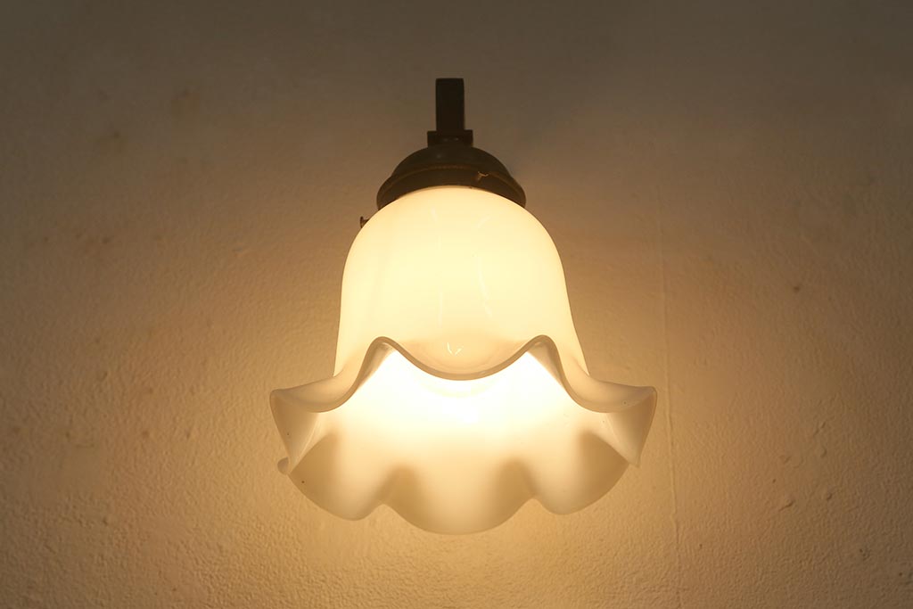アンティーク照明　昭和初期　レトロな雰囲気が高まるフリルシェードのウォールランプ(壁掛け照明、ブラケットライト)(R-042614)