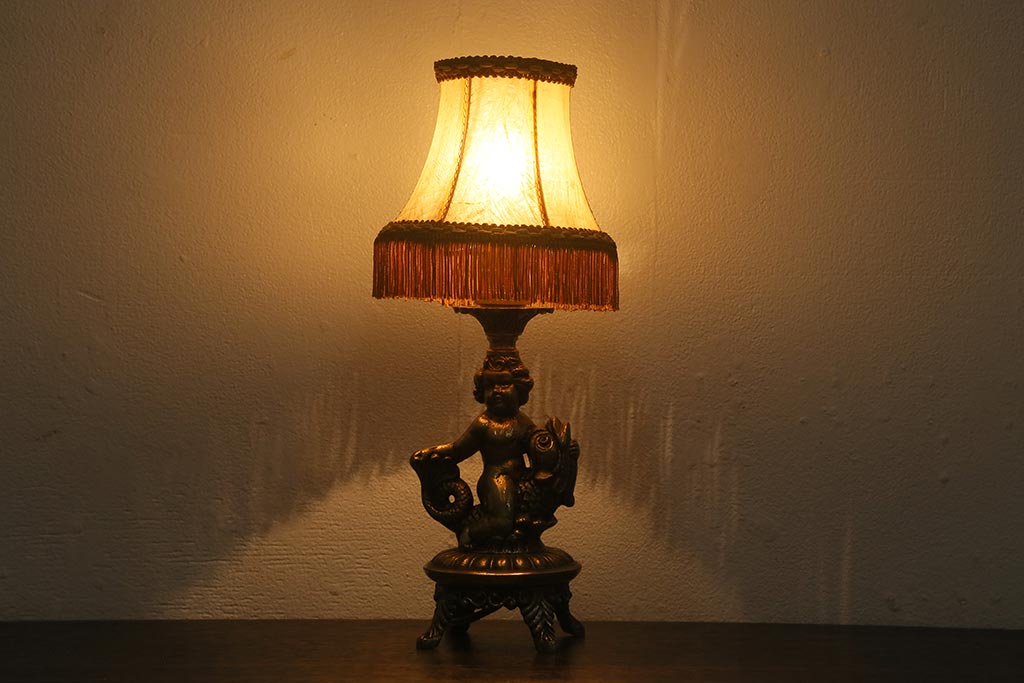 ヴィンテージ照明　真鍮製　愛らしい子供が印象的なテーブルランプ(デスクライト、卓上照明、ビンテージ)(R-042616)