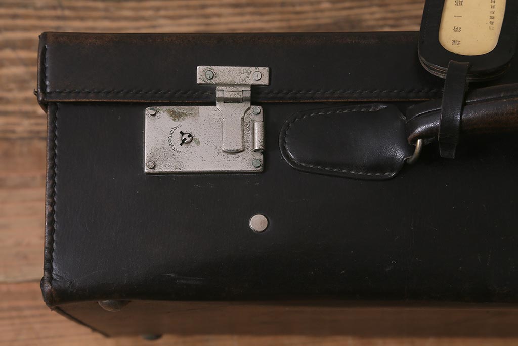 アンティーク雑貨　本革　黒いレザーが格好いいトランク(鞄、カバン、収納、ディスプレイ)(R-042821)