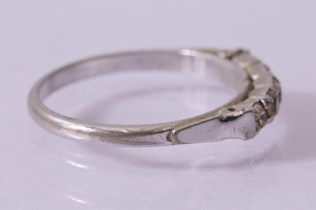 ヴィンテージアクセサリー　シルバー　クリアなストーンが並んだリング(指輪、ビンテージ)(R-042910)