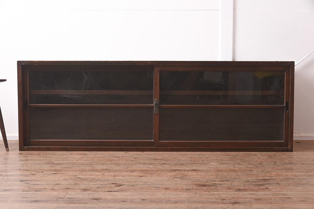 レトロ家具　シンプルなデザインが魅力のローボード(収納棚、戸棚、キャビネット)(R-042950)